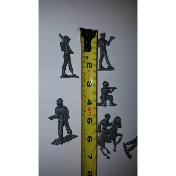 Lot of 7 Vintage Antique Cast Iron Army Men Figures Rare - Picture 6 of 6